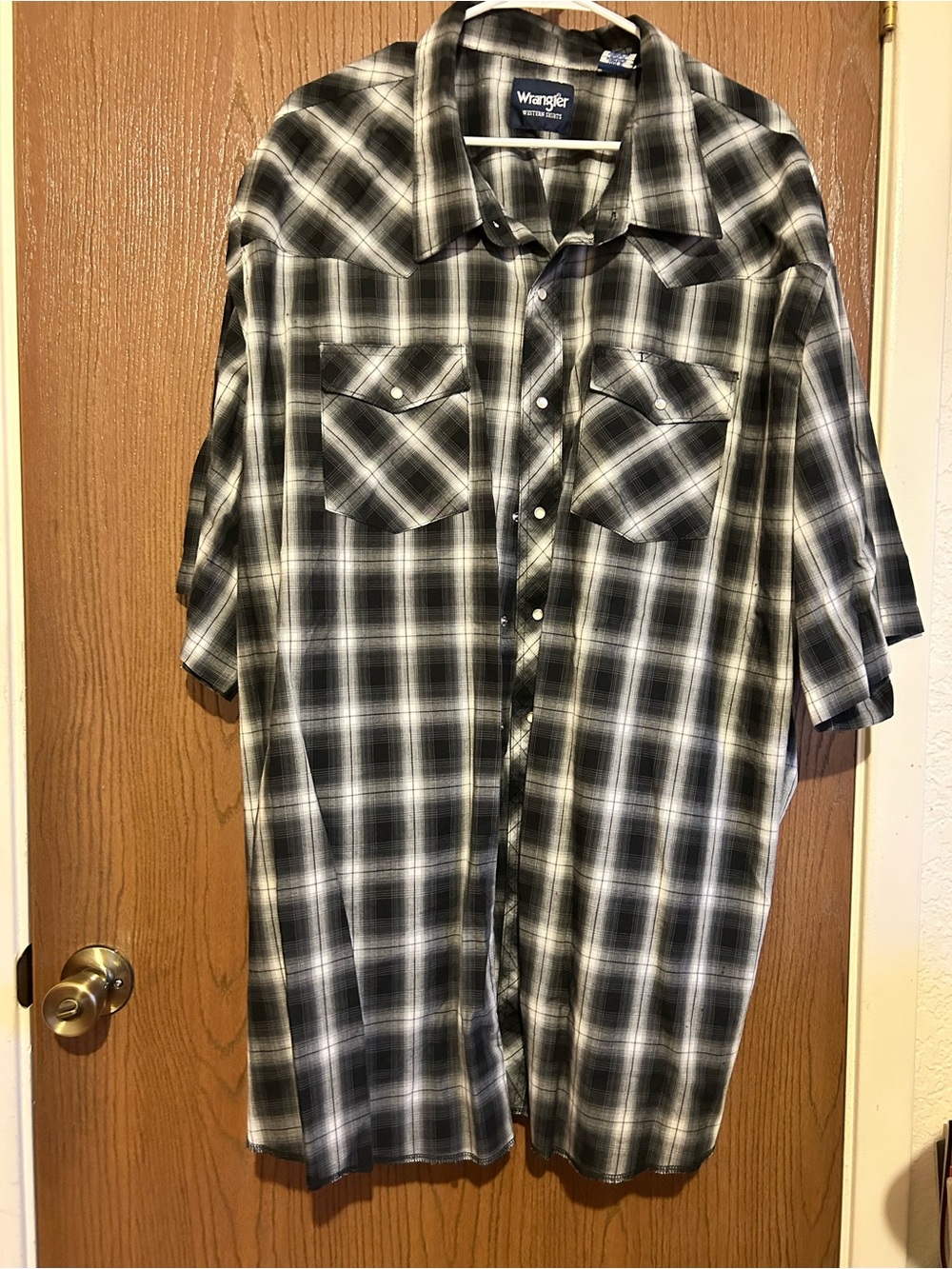 Wrangler Black and Gray Plaid Short-Sleeve Western Shirt